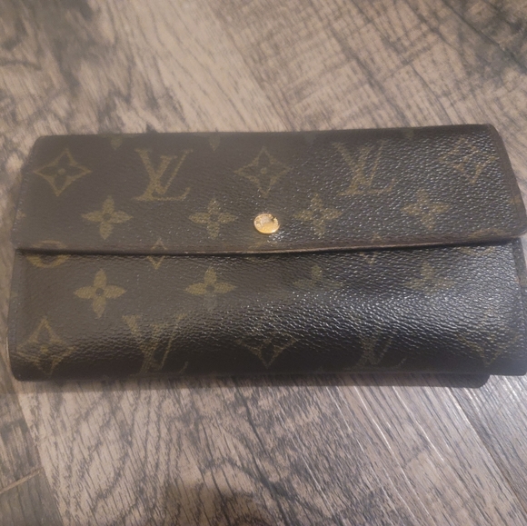 Authentic LOUIS VUITTON Monogram Sarah Long Bifold Wallet